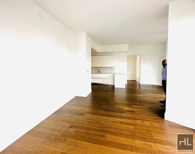 Building Photo - East 44th Street / Amazing 1-Bed 1-Bath / ...