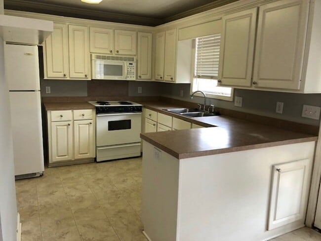 Building Photo - 258 Sunchase Dr