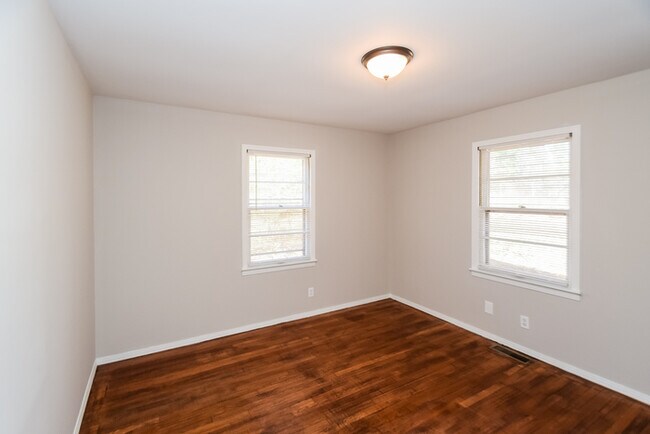 Foto del edificio - 1040 Rose Hill Cir