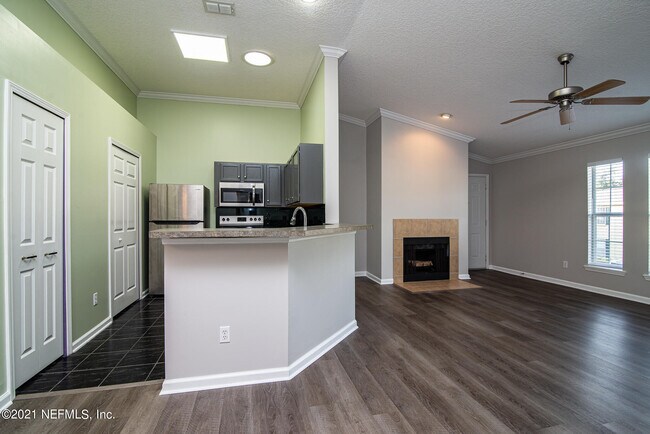 Building Photo - 65 Jardin De Mer Pl