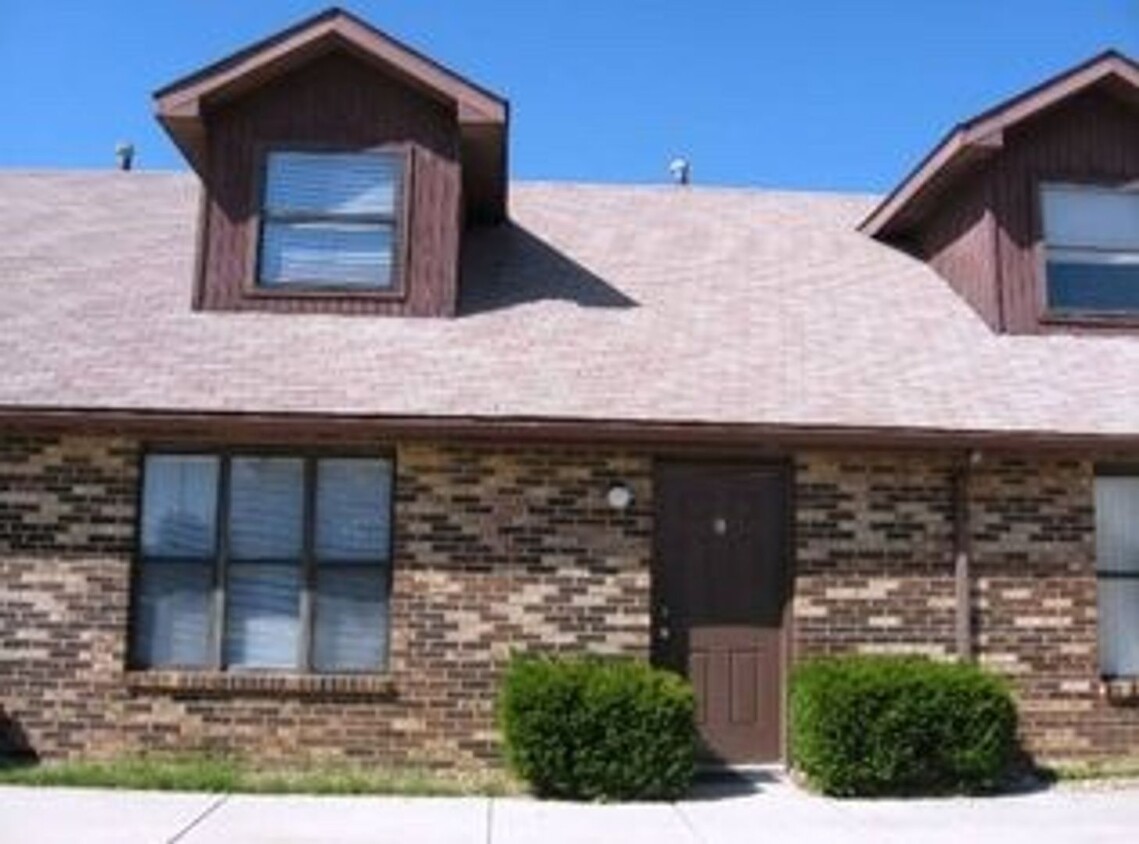 Foto principal - Updated Townhome located in SE Springfield...