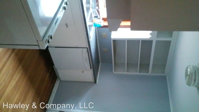 Building Photo - 700 W 74th St