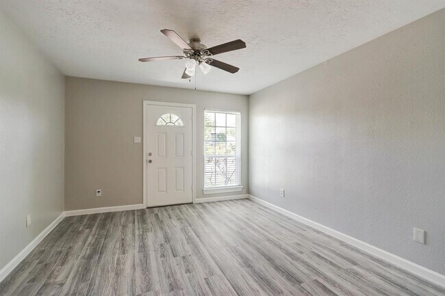 Building Photo - 1818 Country Village Blvd