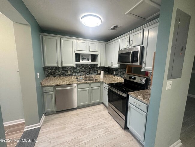 Foto del edificio - 820 3rd Ave N