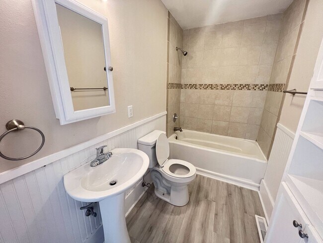 Foto del edificio - 2 Bed 1 Bath Springfield, MO