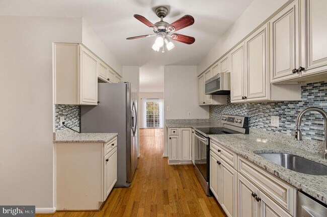 Building Photo - 7393 Swan Point Way