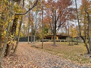 Building Photo - 6 Indian Hill Ln