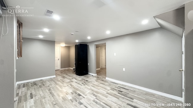 Building Photo - 252 Southcrest Dr
