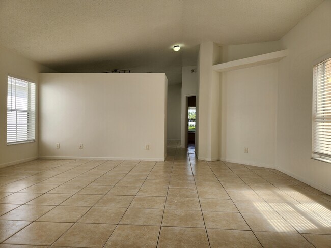 Foto del edificio - 18891 NW 19th St