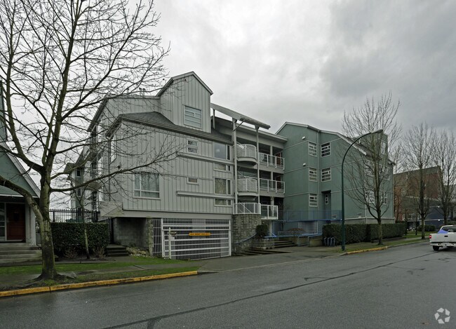 Harbour House at Tugboat Landing