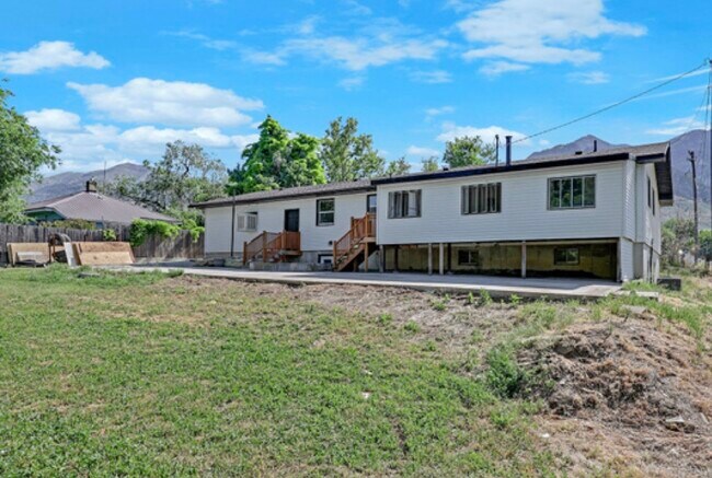 Foto del edificio - Honeyville 6955 N