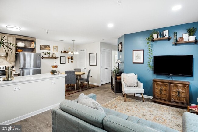 Building Photo - 645 Constellation Square SE