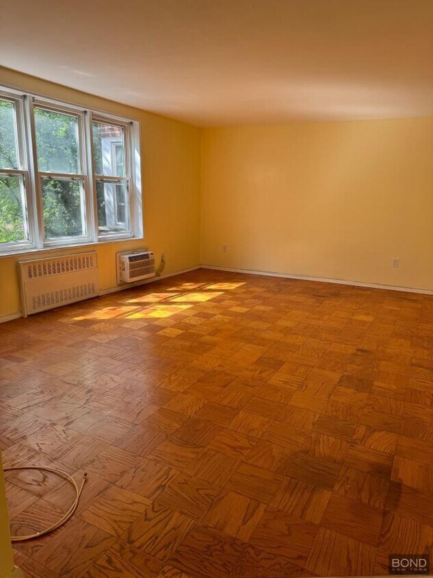 Foto principal - 1 bedroom in Staten Island NY 10301