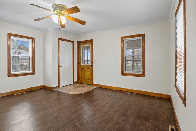 Building Photo - 2219 S Elm St