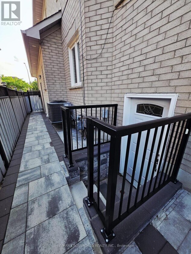 Primary Photo - 50 Grandlea Crescent