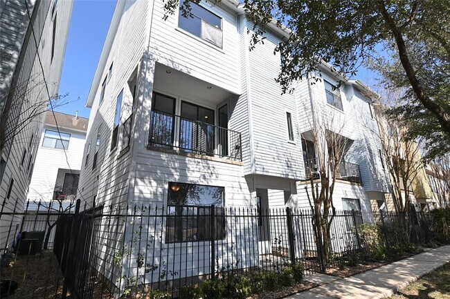 Foto del edificio - 1434 Ennis St