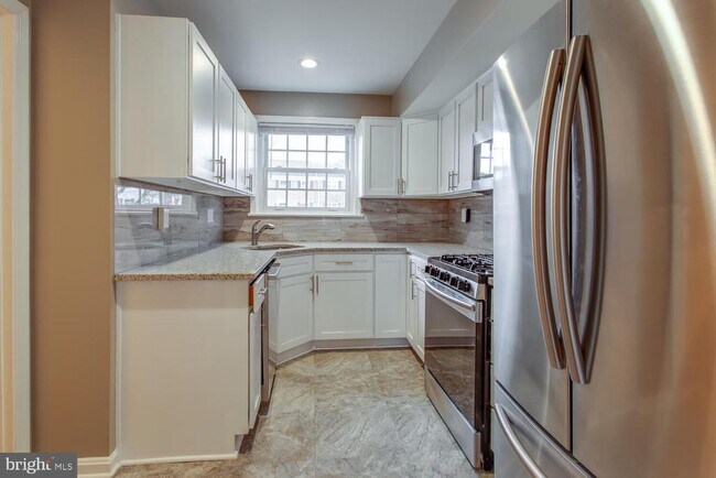 Foto del edificio - 6063 Hardwick Pl