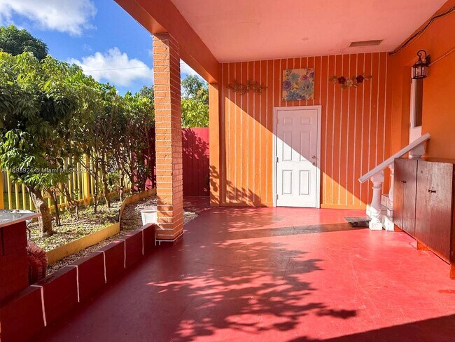 Foto del edificio - 3235 NW 80th Terrace