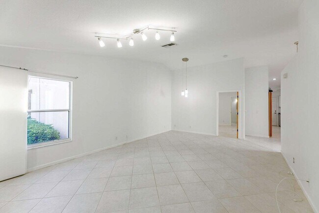 Foto del edificio - 1020 Island Manor Dr