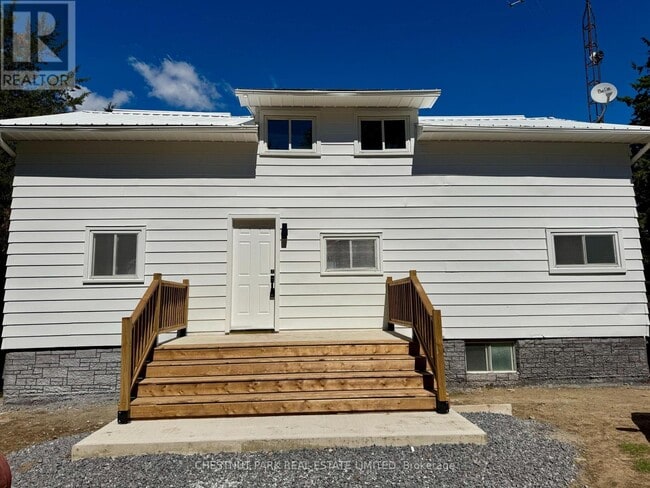 Building Photo - 41 Back Ln