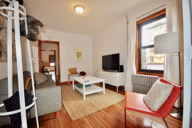 Foto del edificio - 241 Bushwick Ave
