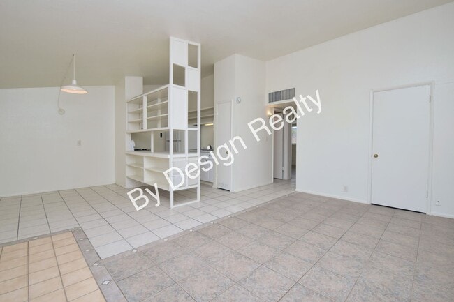 Foto del edificio - Sun-Drenched Mid-Century Living Near Garden District