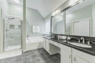 Building Photo - 4506 Silverlake Dr