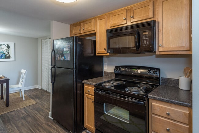 Interior Photo - Reserve South