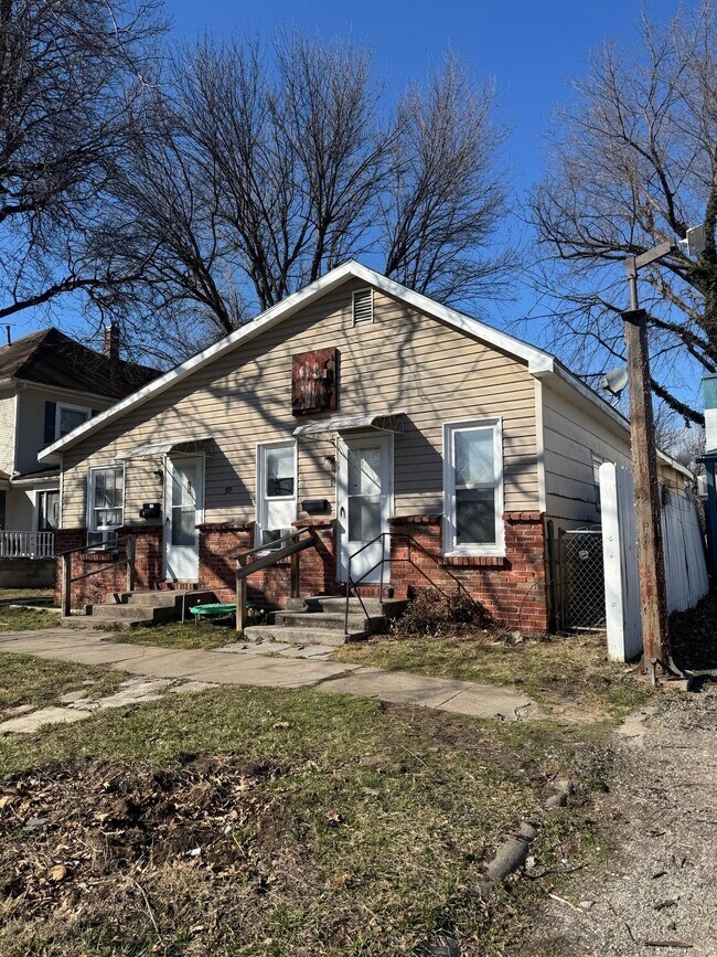 Foto del edificio - COMING SOON — 1 Bedroom Renovated Apartment in Columbus!