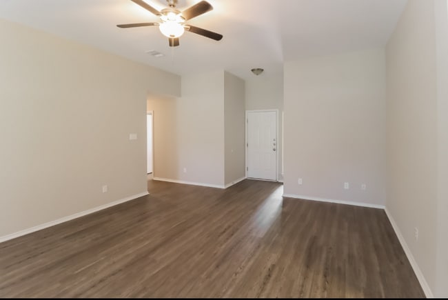 Building Photo - 2604 Hill Street Cove