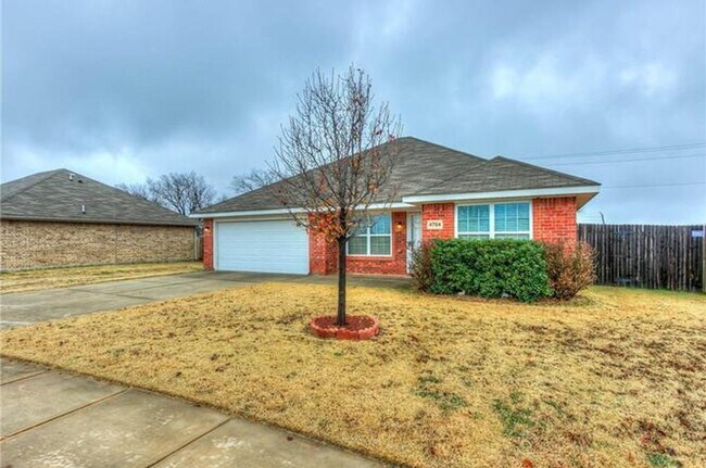 Foto del edificio - Upgraded Comfort on a Spacious Lot in Must...