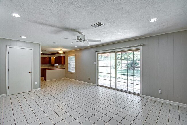 Building Photo - 9638 Meadowglen Ln