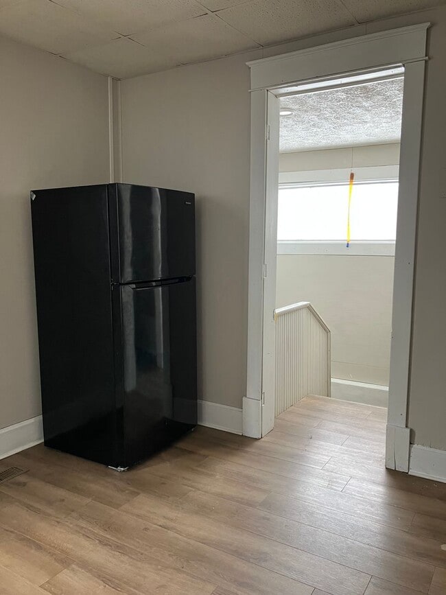 Building Photo - 624 2nd Ave