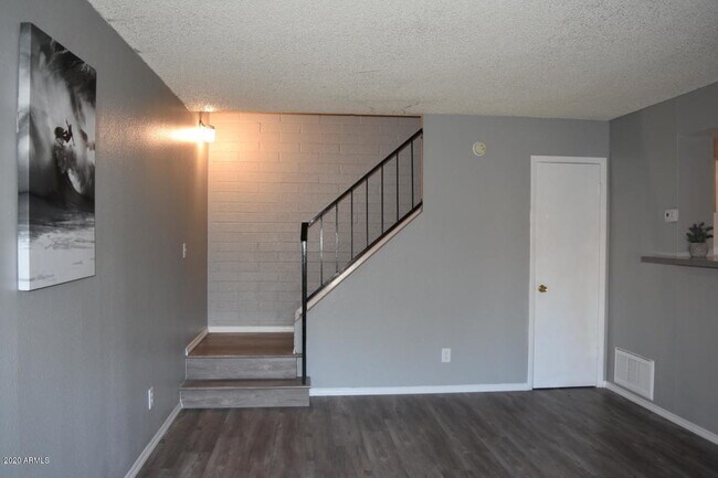 Building Photo - 4485 E Wood St