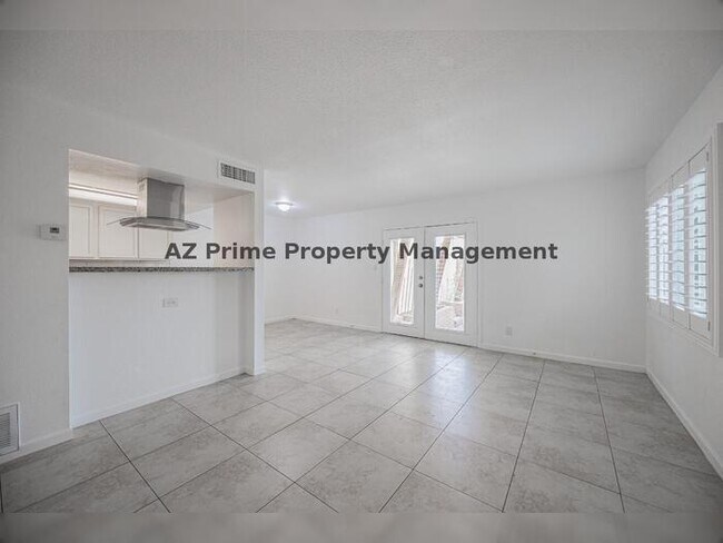 Foto del edificio - 4615 E Jones Ave