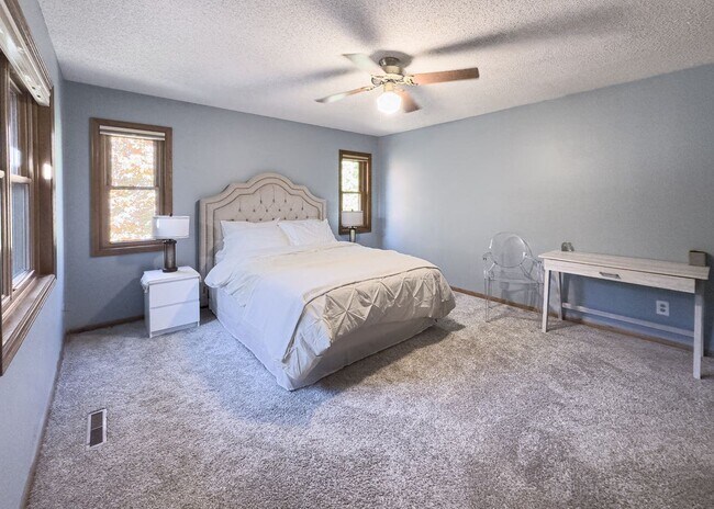 Foto del edificio - 824 Springhill Dr