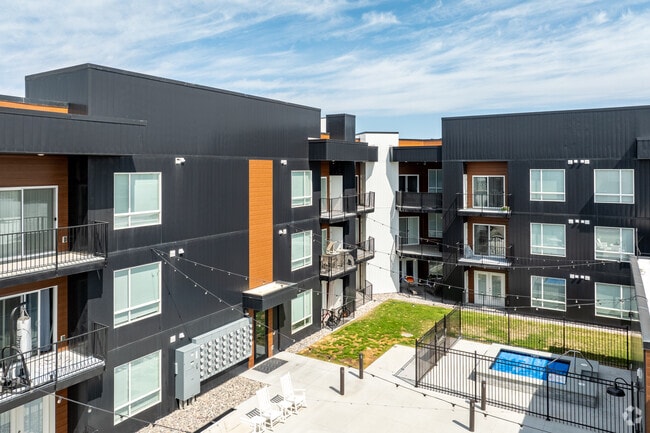 Hot Tub - The Ivory at Woodruff