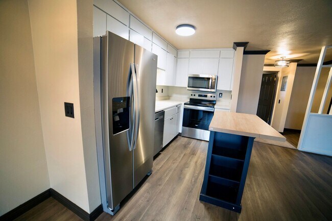 Foto del edificio - Quiet Top Floor 1 Bedroom Condo in Gated Tukwila Community