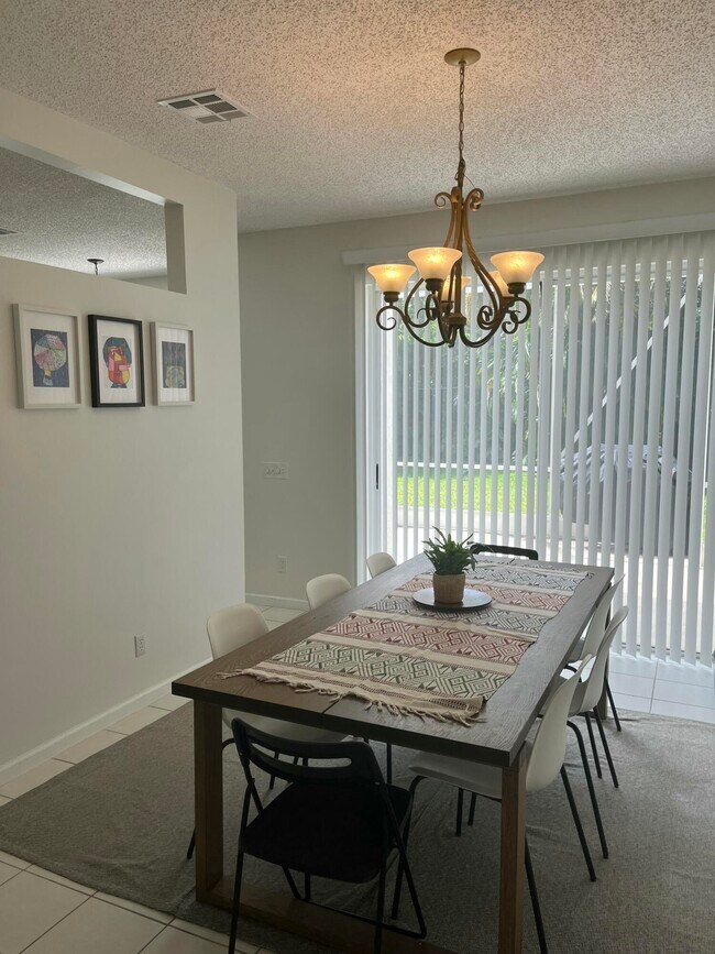 Foto del edificio - 9368 Fox Trot Ln
