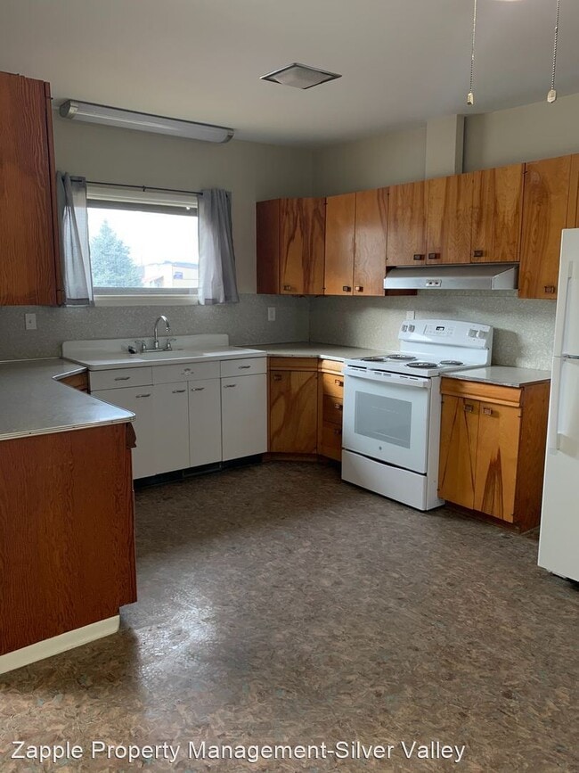 Building Photo - 3 br, 1 bath House - 103 E Street