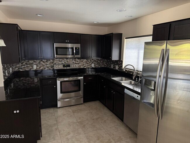Foto del edificio - 15380 N 100th St