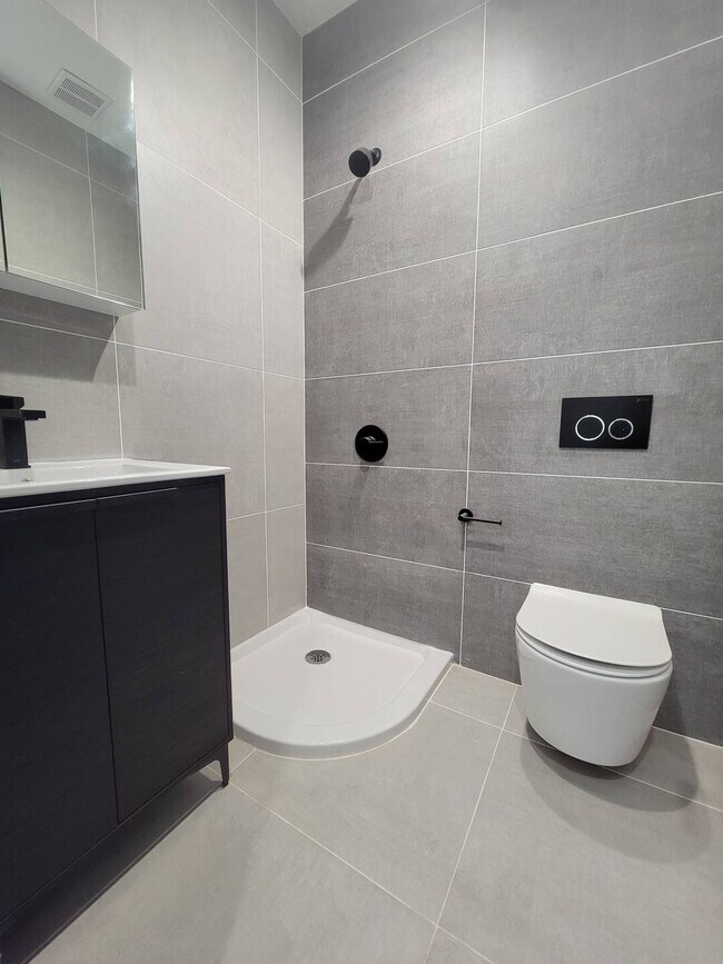 Building Photo - 2736 E 21st St