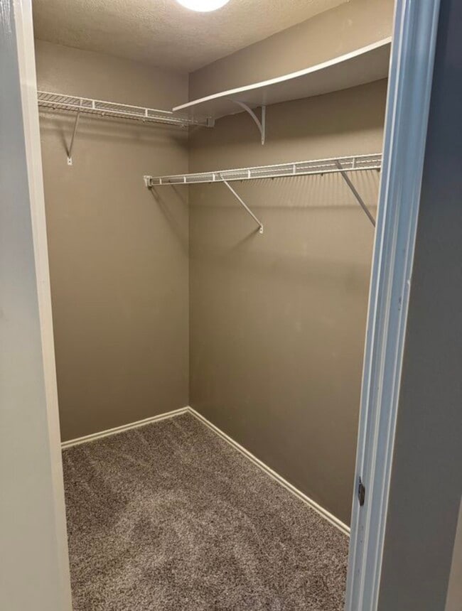 Foto del edificio - 10906 View Pointe Ln