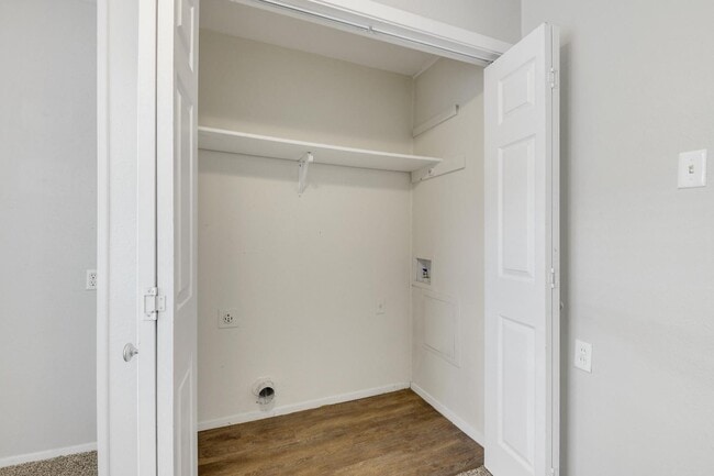 Building Photo - 1511 Broadmoor Dr