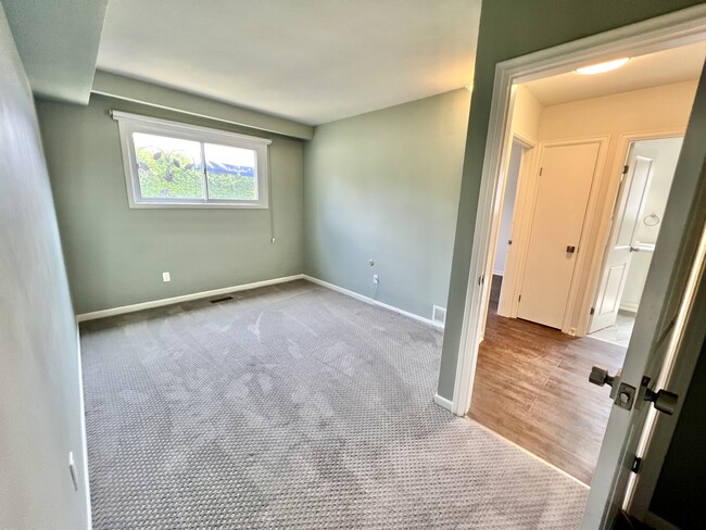 Building Photo - 59 Vanguard Dr