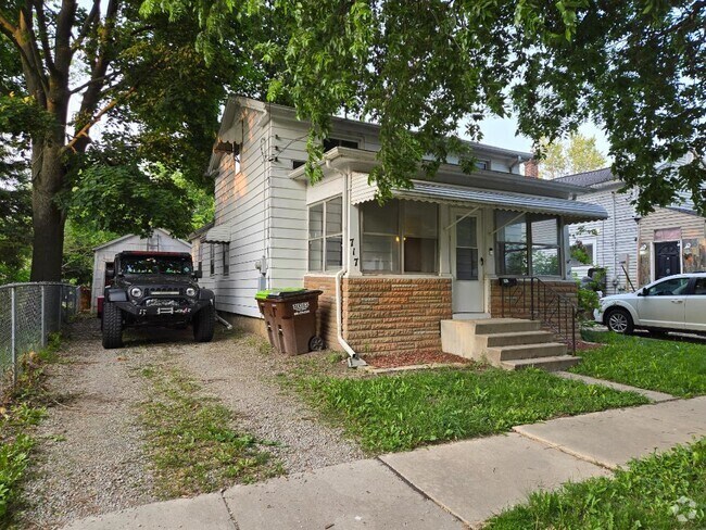 Building Photo - 717 E Butler St