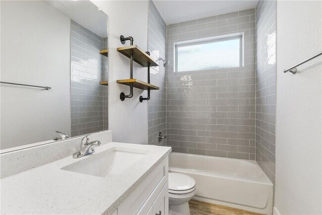 Building Photo - 941 Del Raphael Dr