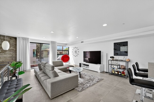 Building Photo - 1418 Innes Pl