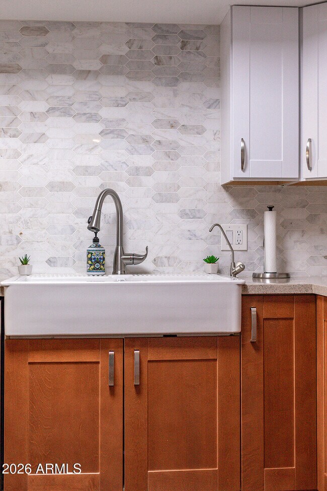 Foto del edificio - 7830 E Camelback Rd