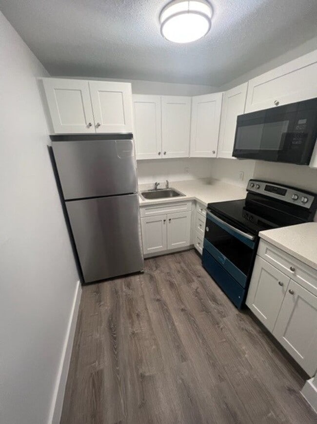 Building Photo - 2500 Johnson St LLC